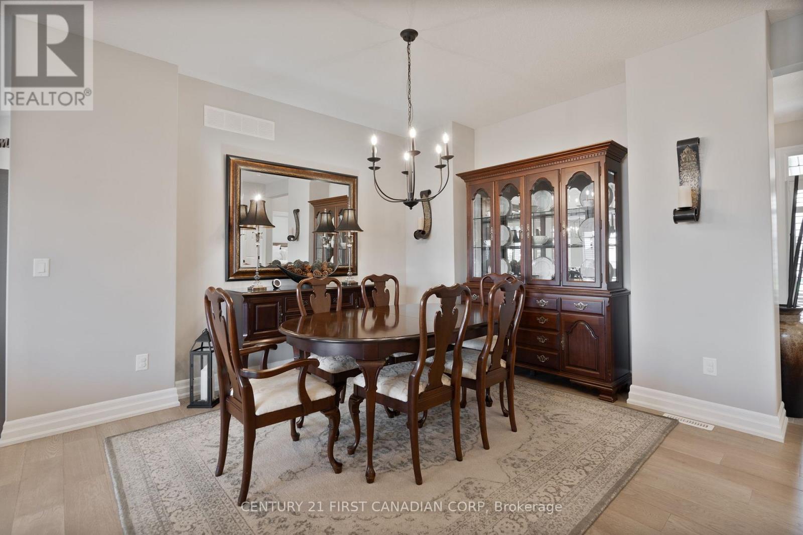 2012 Lockwood Crescent, Strathroy-Caradoc, Ontario  N0L 1W0 - Photo 9 - X13054754