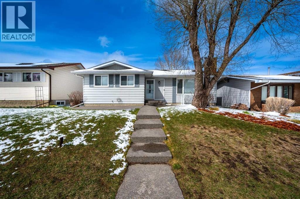 640 Rundleridge Drive Ne, Calgary, Alberta  T1Y 2K9 - Photo 2 - A2305752