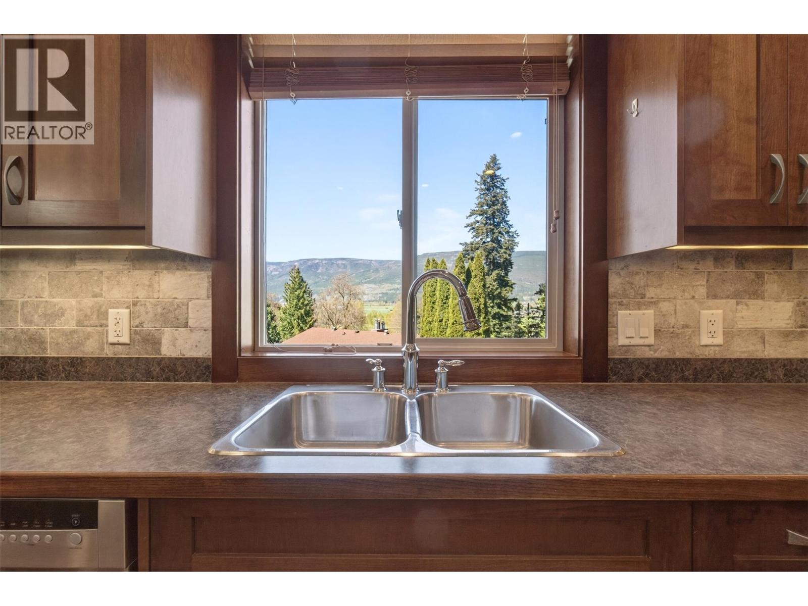 1291 23 Avenue Sw, Salmon Arm, British Columbia  V1E 0A9 - Photo 8 - 10384659