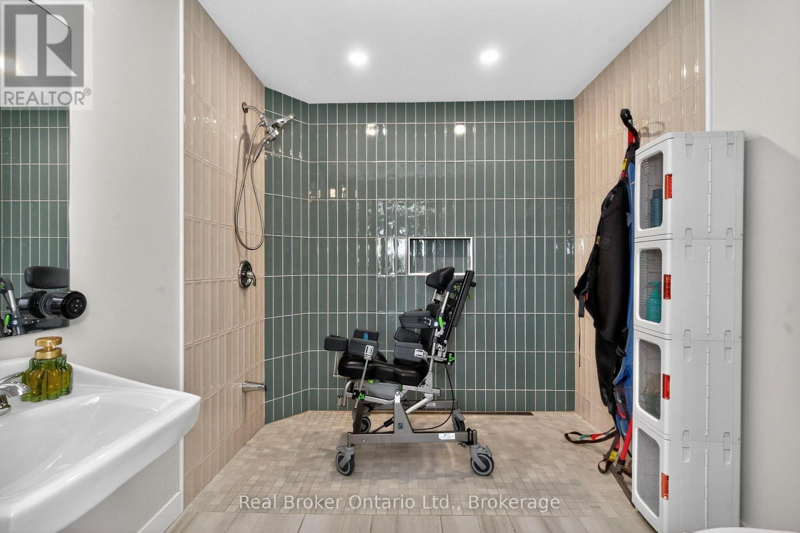 597 Lafontaine  Road W, Tiny, Ontario  L9M 0L7 - Photo 6 - S12851078