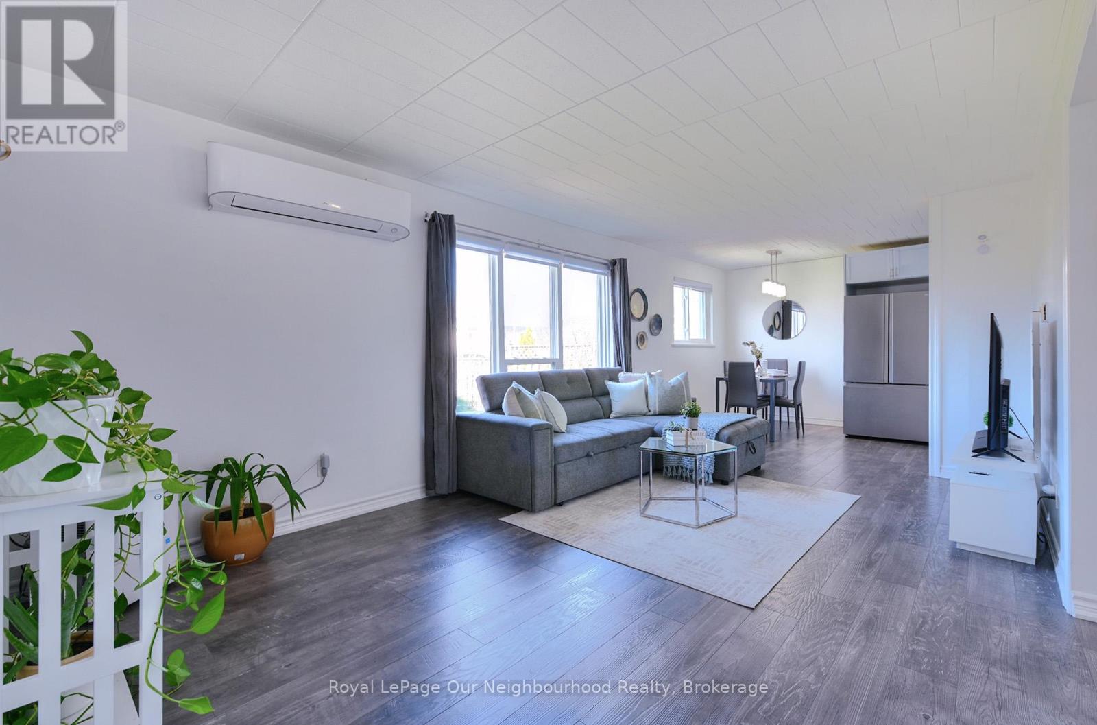 2 - 540 Mary Street E, Whitby, Ontario  L1N 2R1 - Photo 3 - E13053916