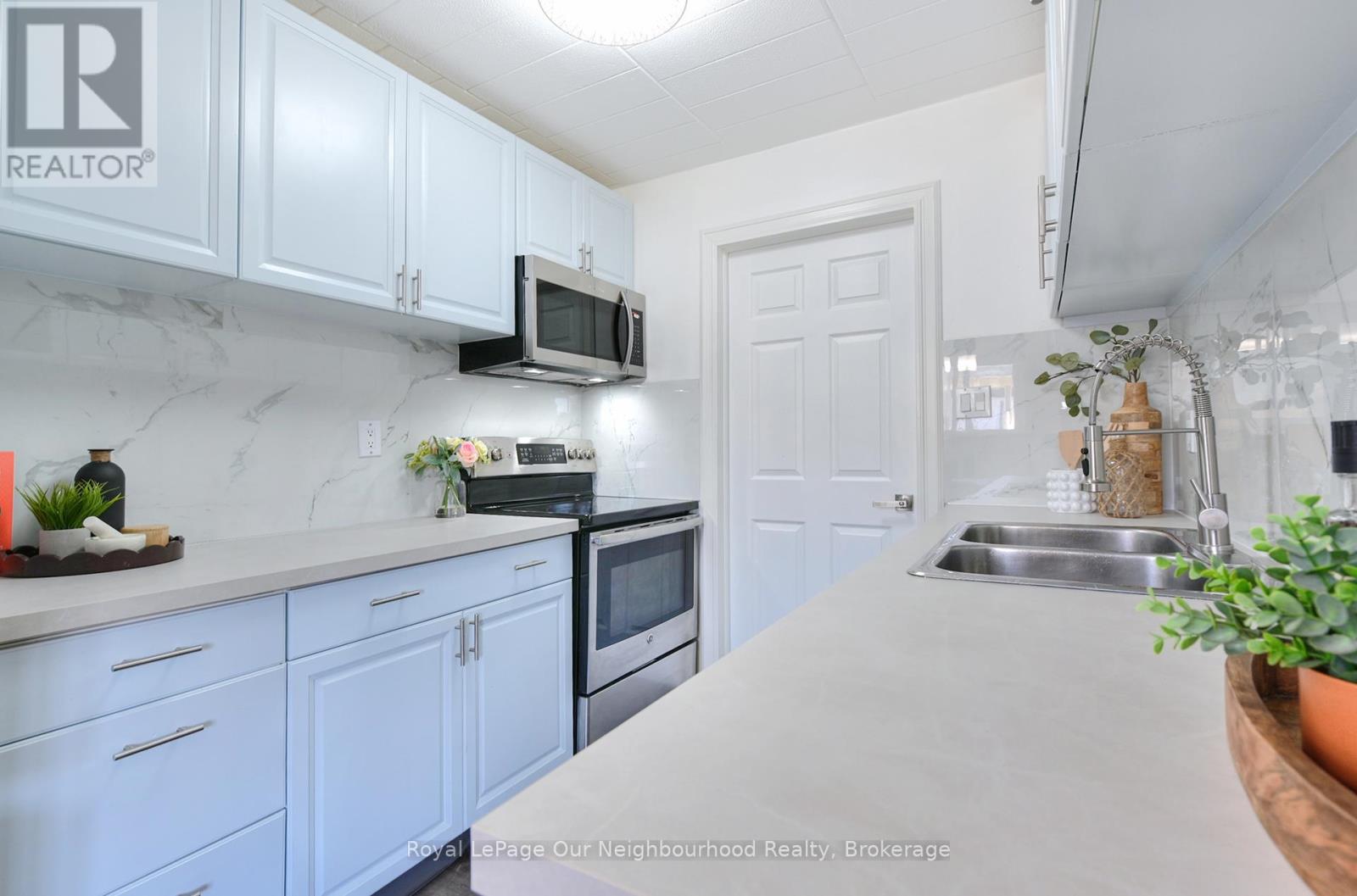 2 - 540 Mary Street E, Whitby, Ontario  L1N 2R1 - Photo 6 - E13053916