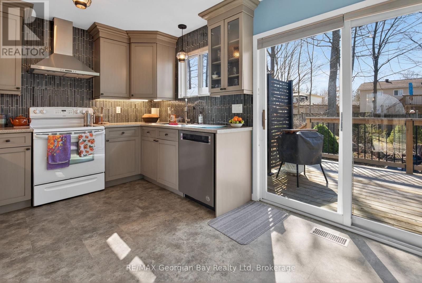 45 Mcdermitt Trail, Tay (Victoria Harbour), Ontario  L0K 2C0 - Photo 11 - S13054684