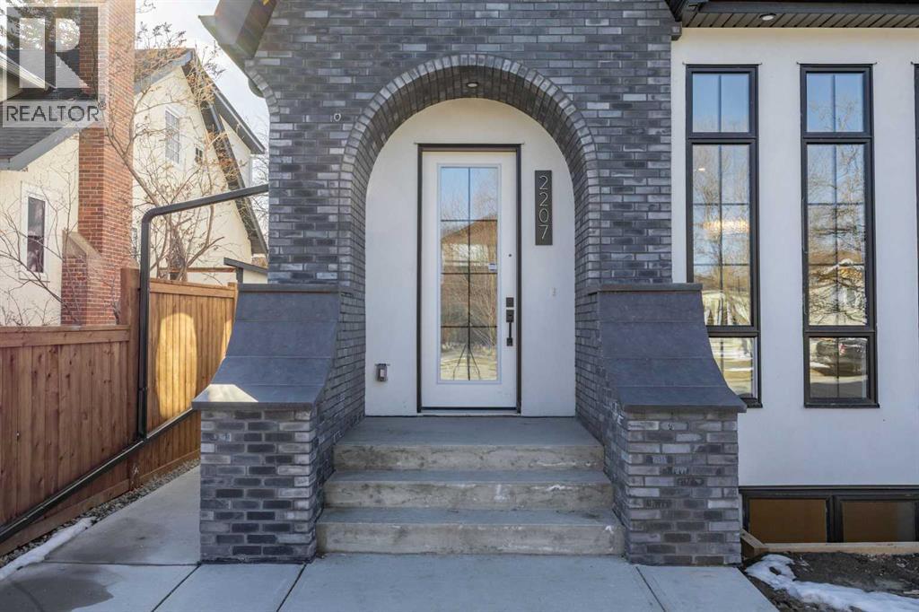 2207 26a Street Sw, Calgary, Alberta  T3E 2C2 - Photo 3 - A2299499