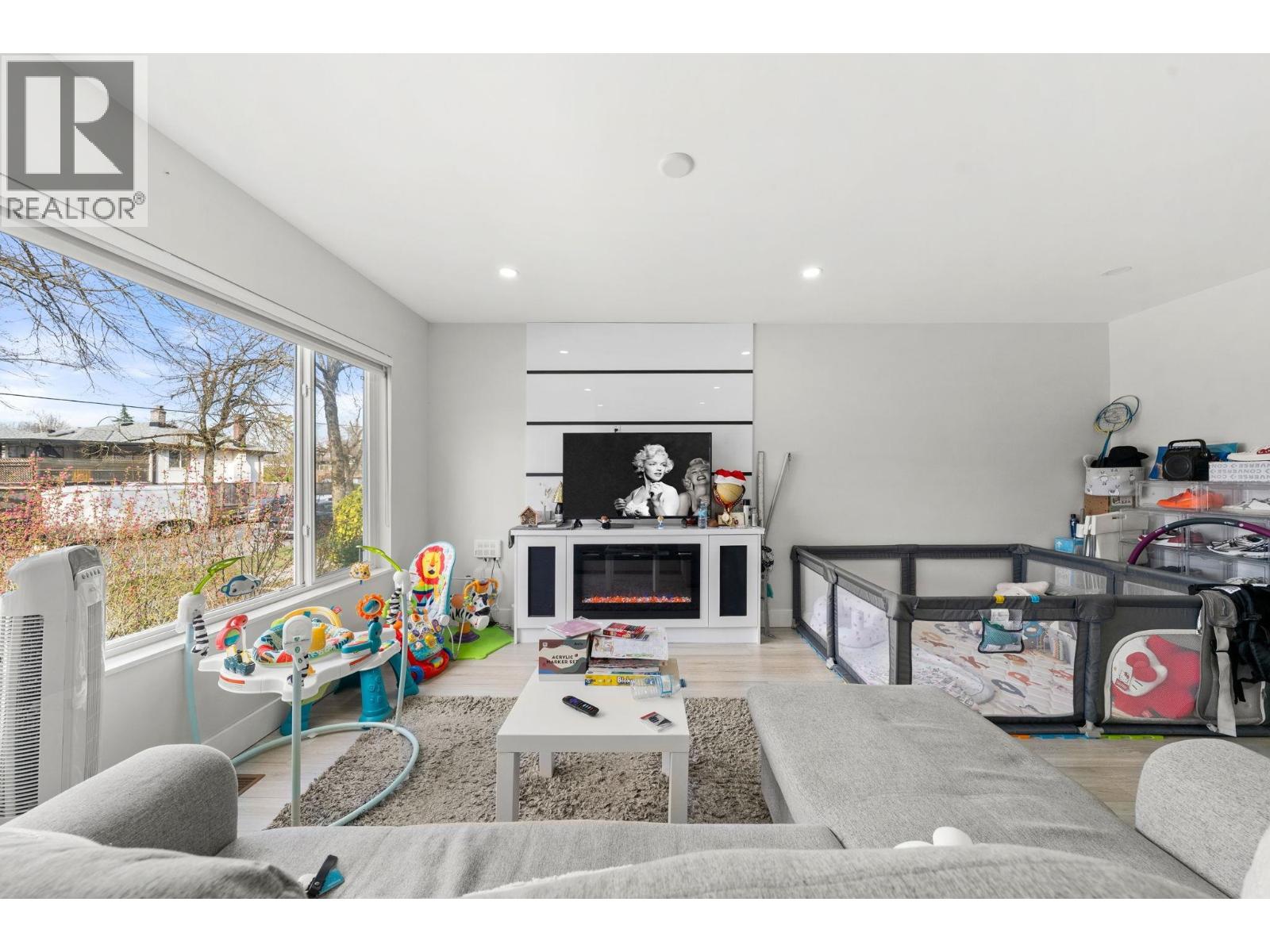 2506 E 45th Avenue, Vancouver, British Columbia  V5R 3B5 - Photo 4 - R3105304