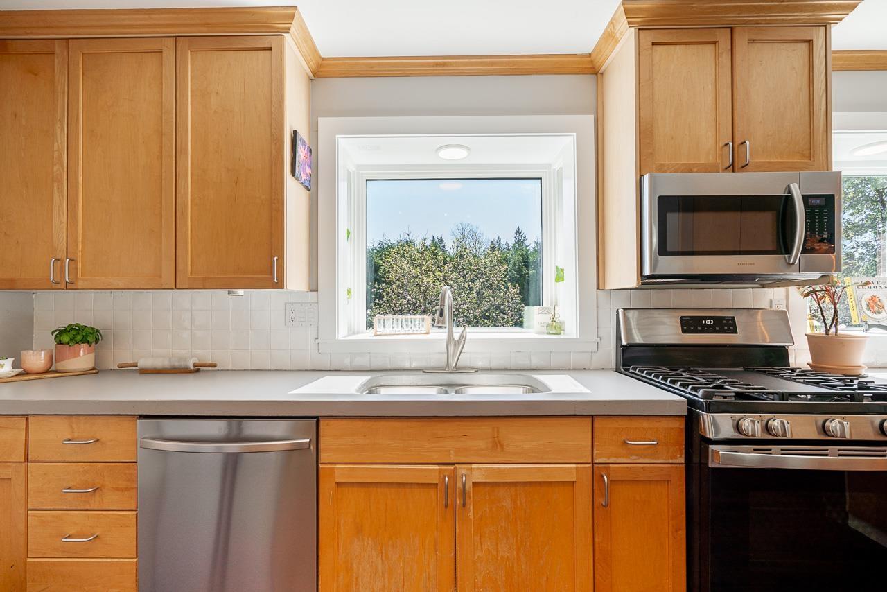 14205 Melrose Drive, Surrey, British Columbia  V3R 5R3 - Photo 11 - R3116117