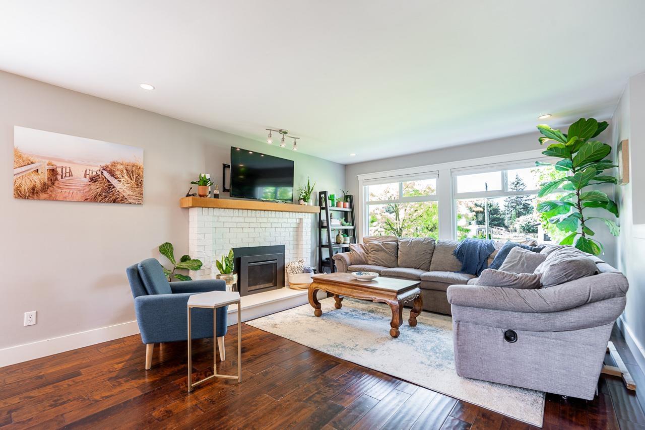 14205 Melrose Drive, Surrey, British Columbia  V3R 5R3 - Photo 4 - R3116117