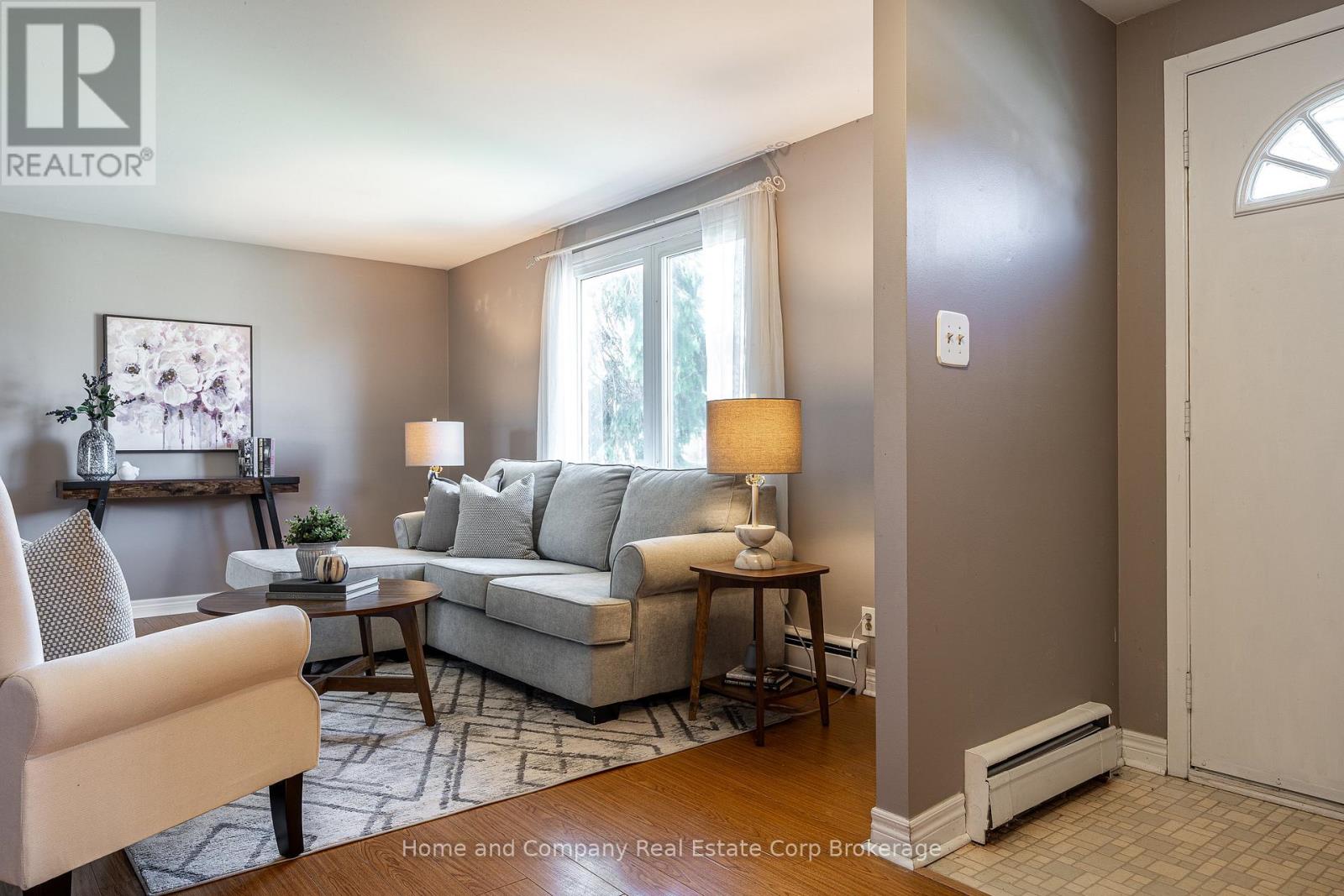 34 Kathryn Crescent, Stratford, Ontario  N5A 2Y7 - Photo 2 - X13054586