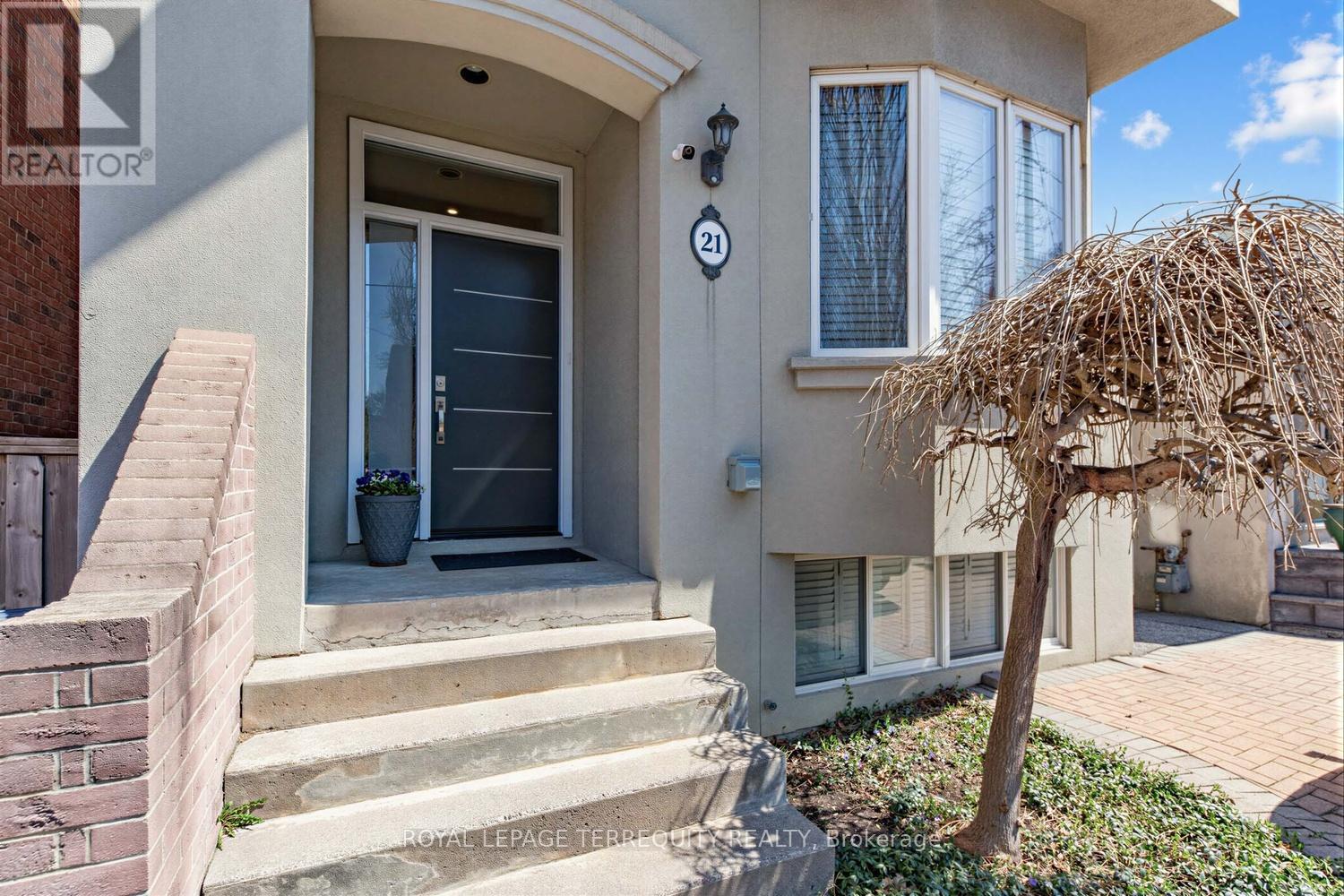 21 Hadley Road, Toronto, Ontario  M4S 2N8 - Photo 2 - C13054528