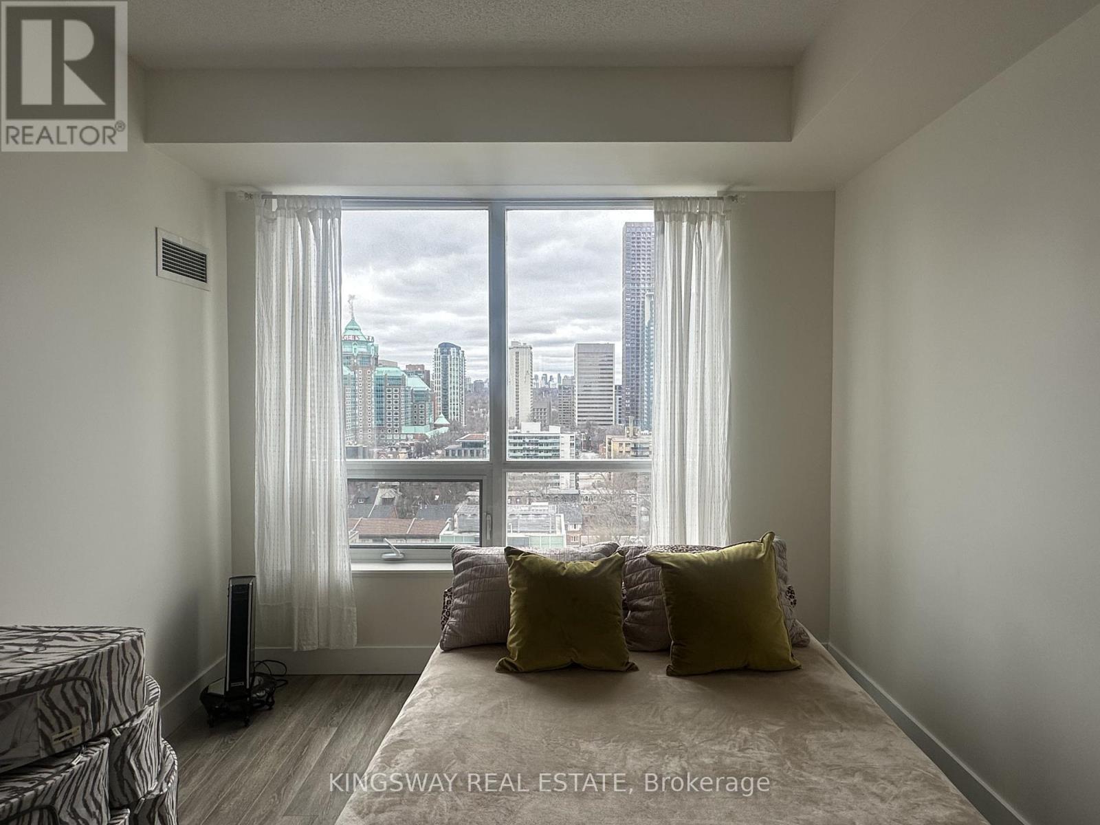 1603 - 120 Homewood Avenue, Toronto, Ontario  M4Y 2J3 - Photo 14 - C13054590