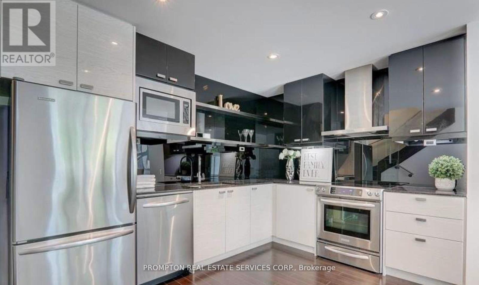 Th10 - 121 Mcmahon Drive, Toronto, Ontario  M2K 0C2 - Photo 2 - C13054606