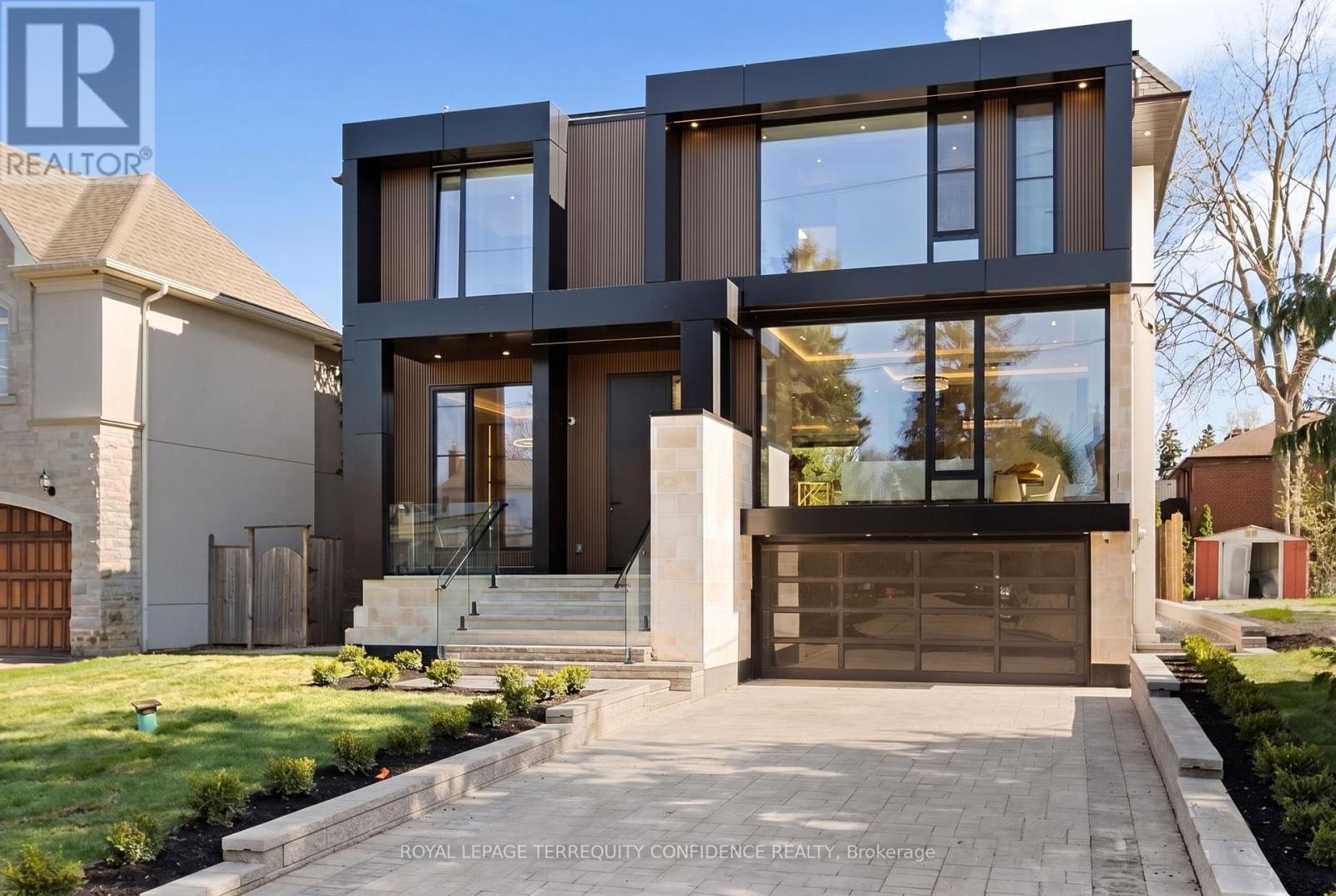 205 HORSHAM AVENUE, Toronto, Ontario