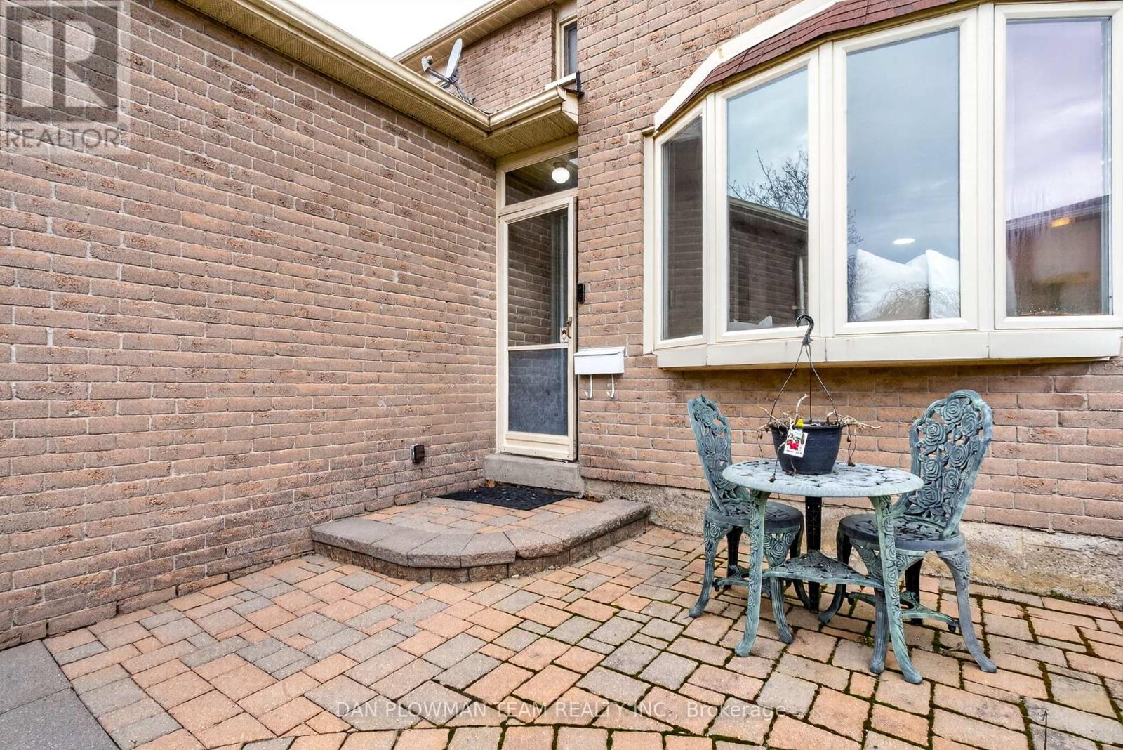 15 Gardiner Drive, Ajax, Ontario  L1S 5Z1 - Photo 4 - E13054572