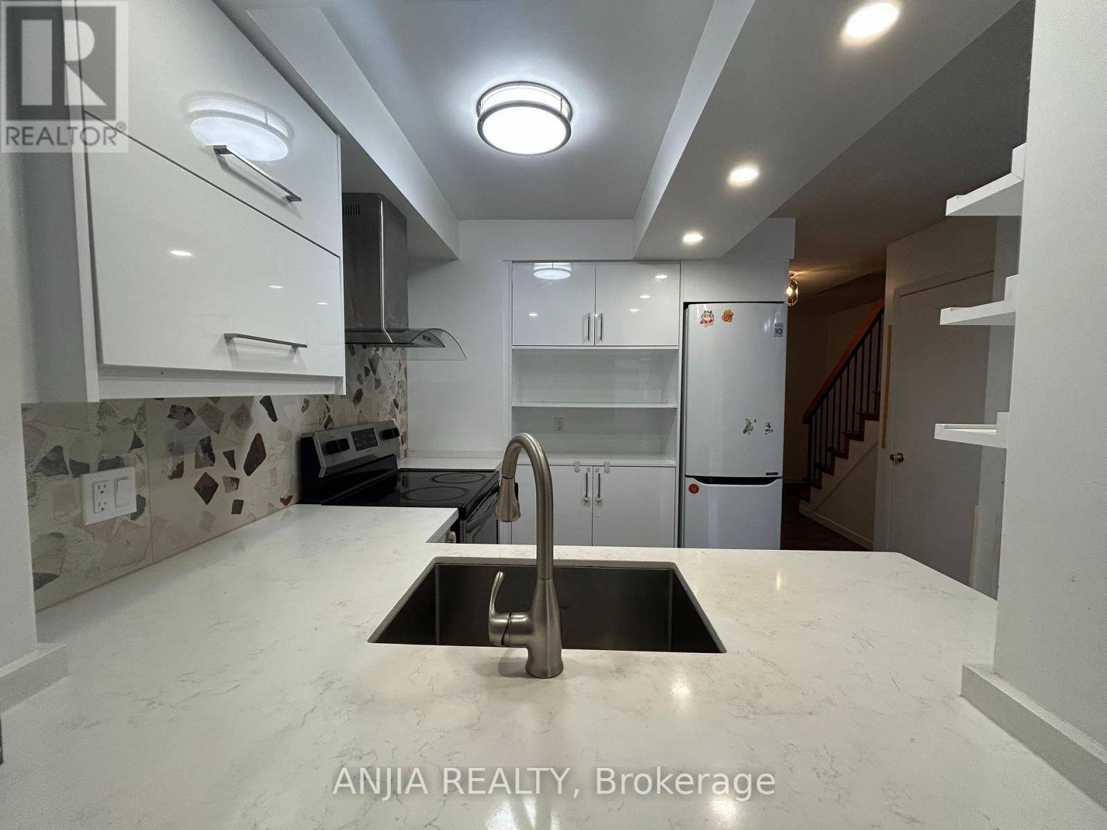 53 Redhead Crescent, Toronto, Ontario  M1V 3B3 - Photo 3 - E13054600