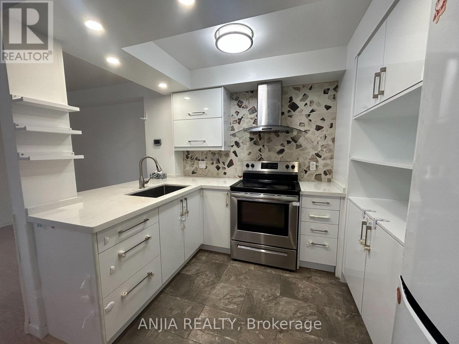 53 Redhead Crescent, Toronto, Ontario  M1V 3B3 - Photo 4 - E13054600