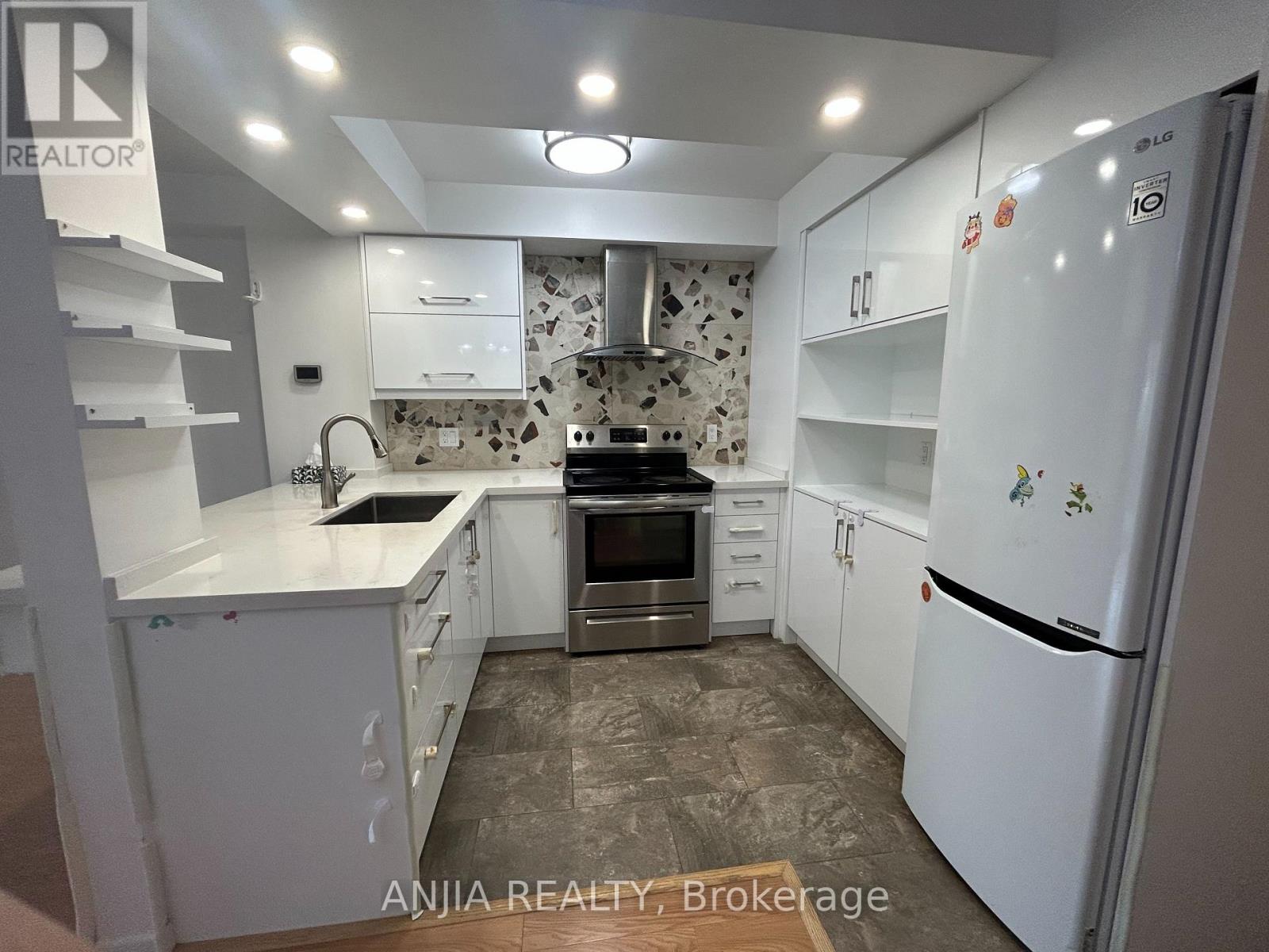 53 Redhead Crescent, Toronto, Ontario  M1V 3B3 - Photo 5 - E13054600