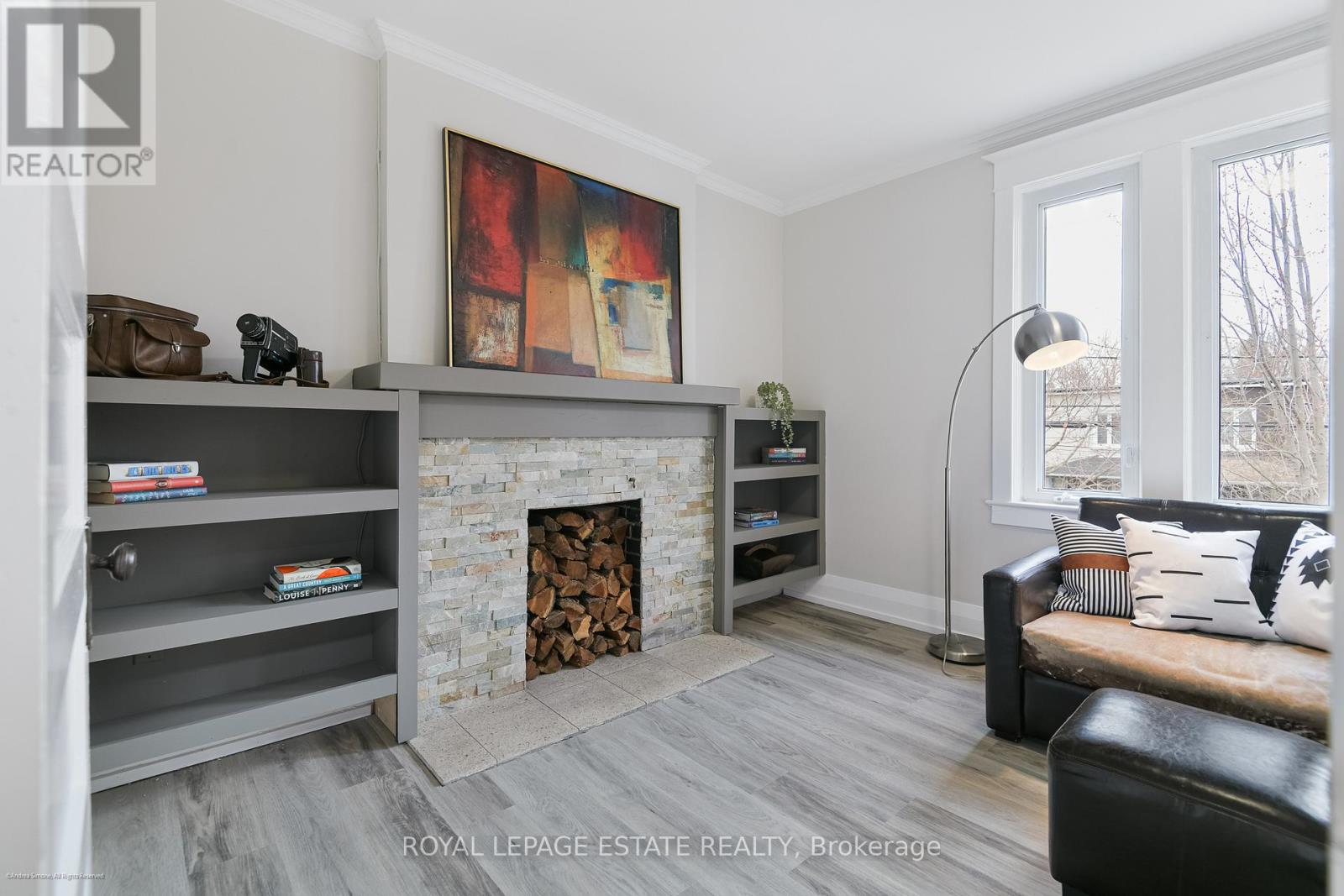 Upper - 34 Barrington Avenue, Toronto, Ontario  M4C 4Y7 - Photo 10 - E13054702