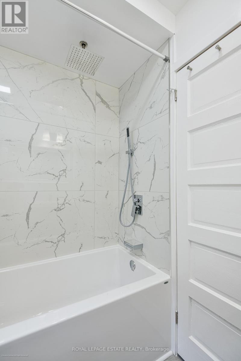 Upper - 34 Barrington Avenue, Toronto, Ontario  M4C 4Y7 - Photo 14 - E13054702