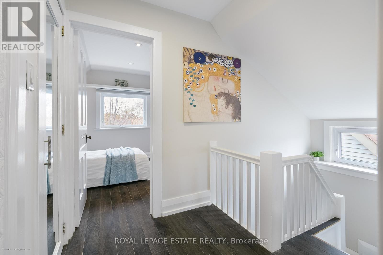 Upper - 34 Barrington Avenue, Toronto, Ontario  M4C 4Y7 - Photo 18 - E13054702