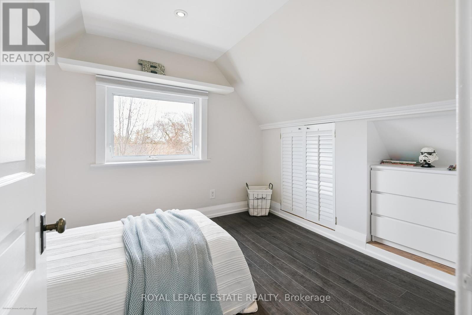 Upper - 34 Barrington Avenue, Toronto, Ontario  M4C 4Y7 - Photo 20 - E13054702