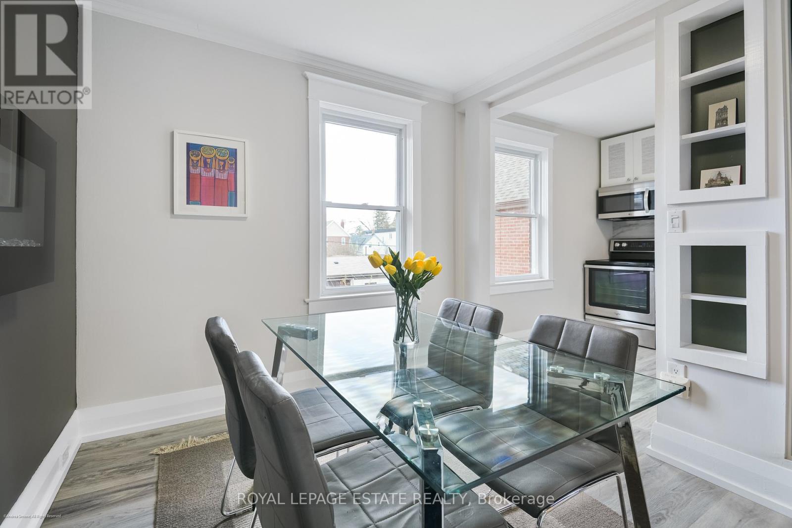 Upper - 34 Barrington Avenue, Toronto, Ontario  M4C 4Y7 - Photo 6 - E13054702