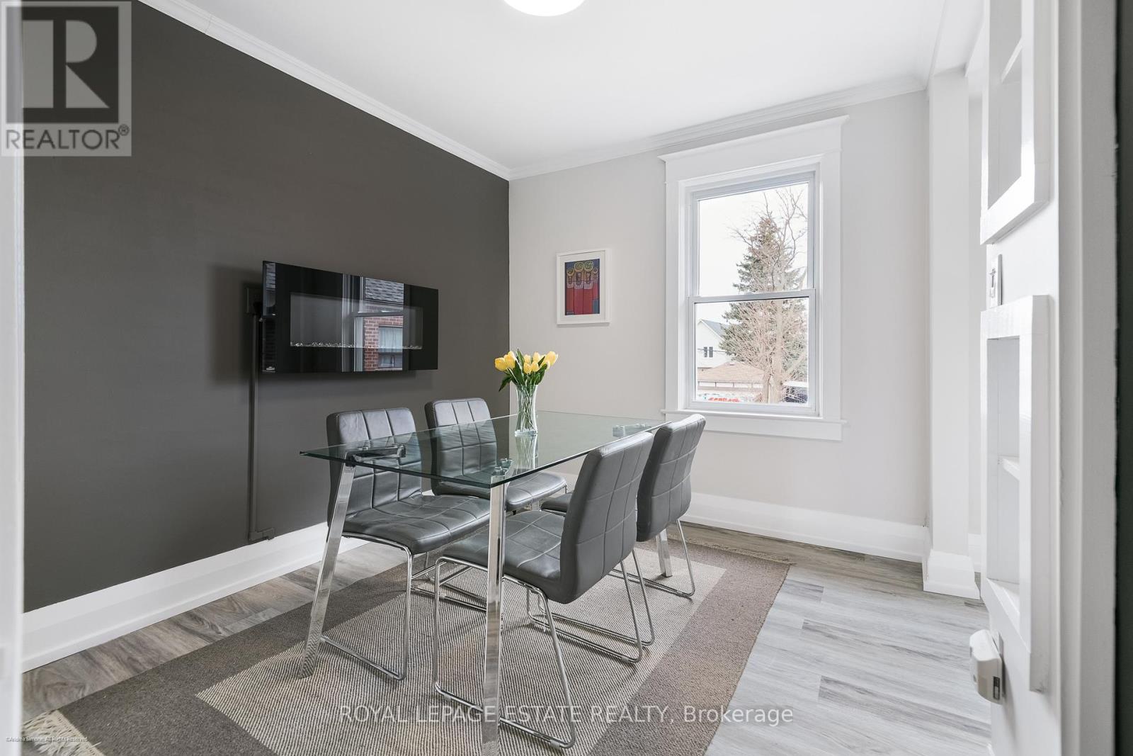 Upper - 34 Barrington Avenue, Toronto, Ontario  M4C 4Y7 - Photo 7 - E13054702