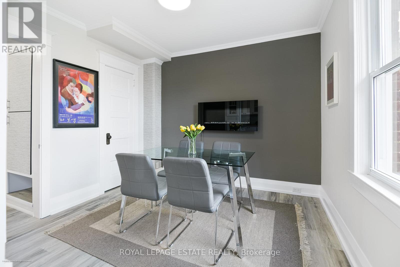 Upper - 34 Barrington Avenue, Toronto, Ontario  M4C 4Y7 - Photo 8 - E13054702