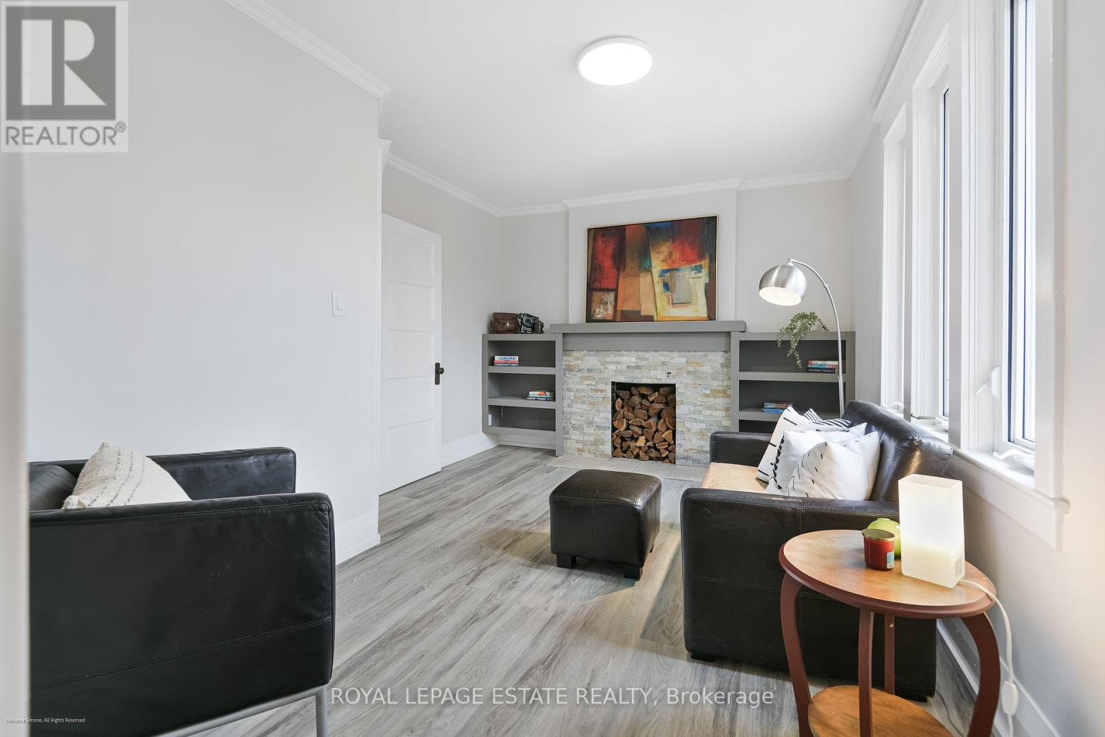 Upper - 34 Barrington Avenue, Toronto, Ontario  M4C 4Y7 - Photo 9 - E13054702