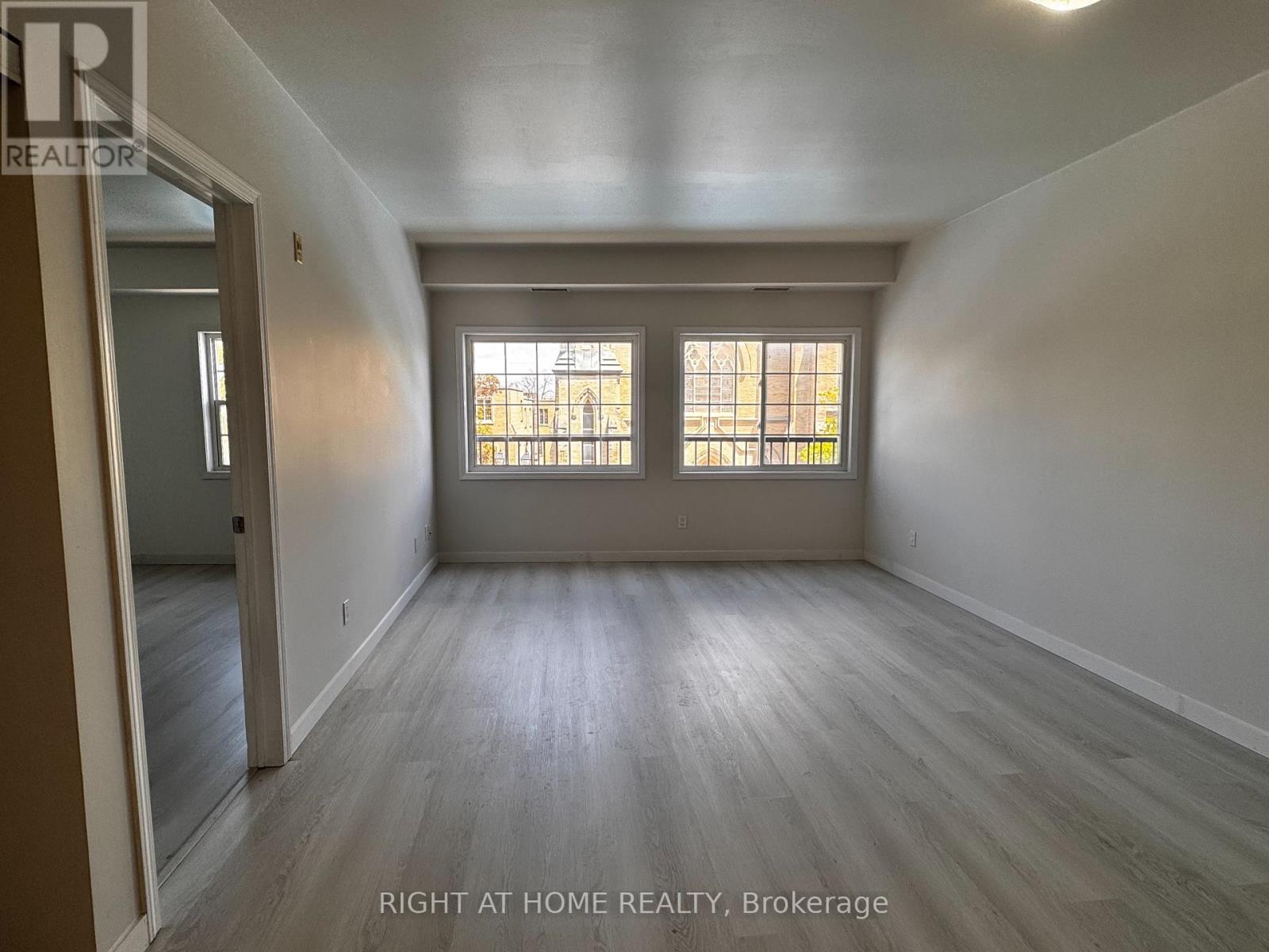 210 - 1 Centre Street W, Richmond Hill, Ontario  L4C 3P3 - Photo 3 - N13054692