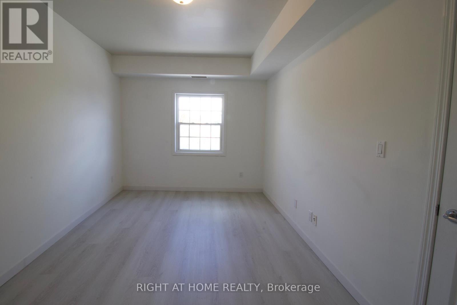 210 - 1 Centre Street W, Richmond Hill, Ontario  L4C 3P3 - Photo 6 - N13054692