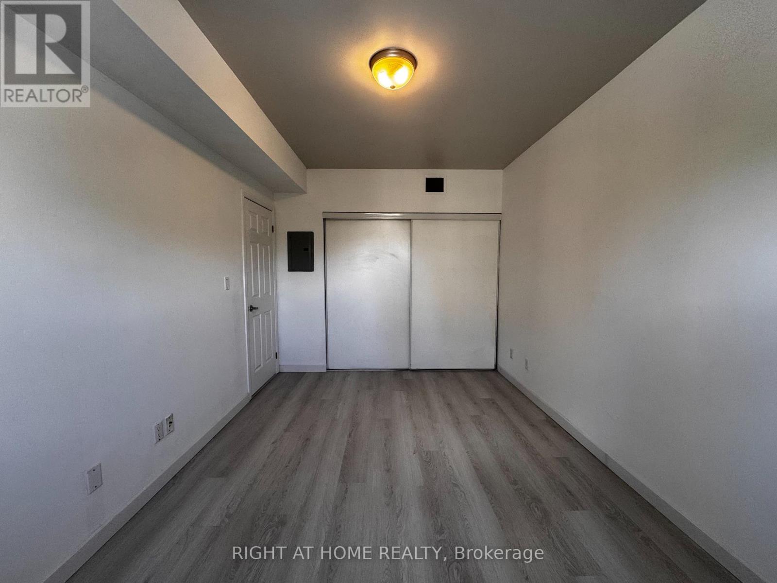 210 - 1 Centre Street W, Richmond Hill, Ontario  L4C 3P3 - Photo 7 - N13054692