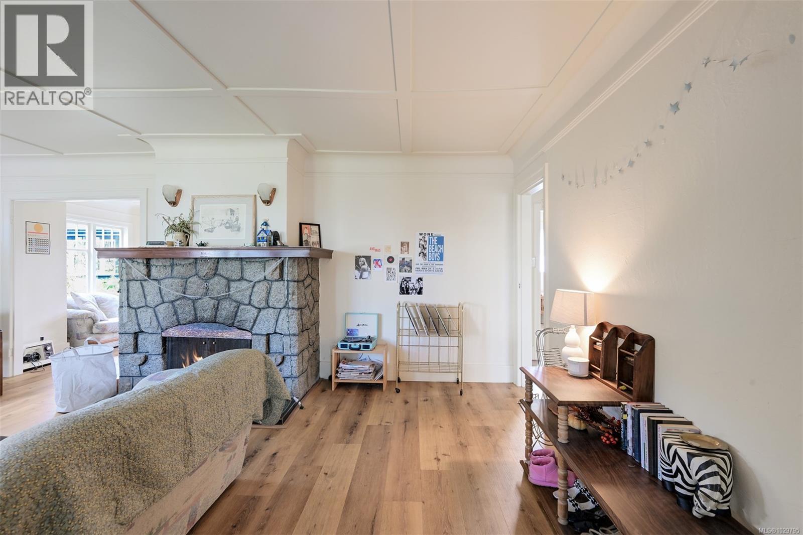 3364 Cook St, Saanich, British Columbia  V8X 1A8 - Photo 6 - 1029795