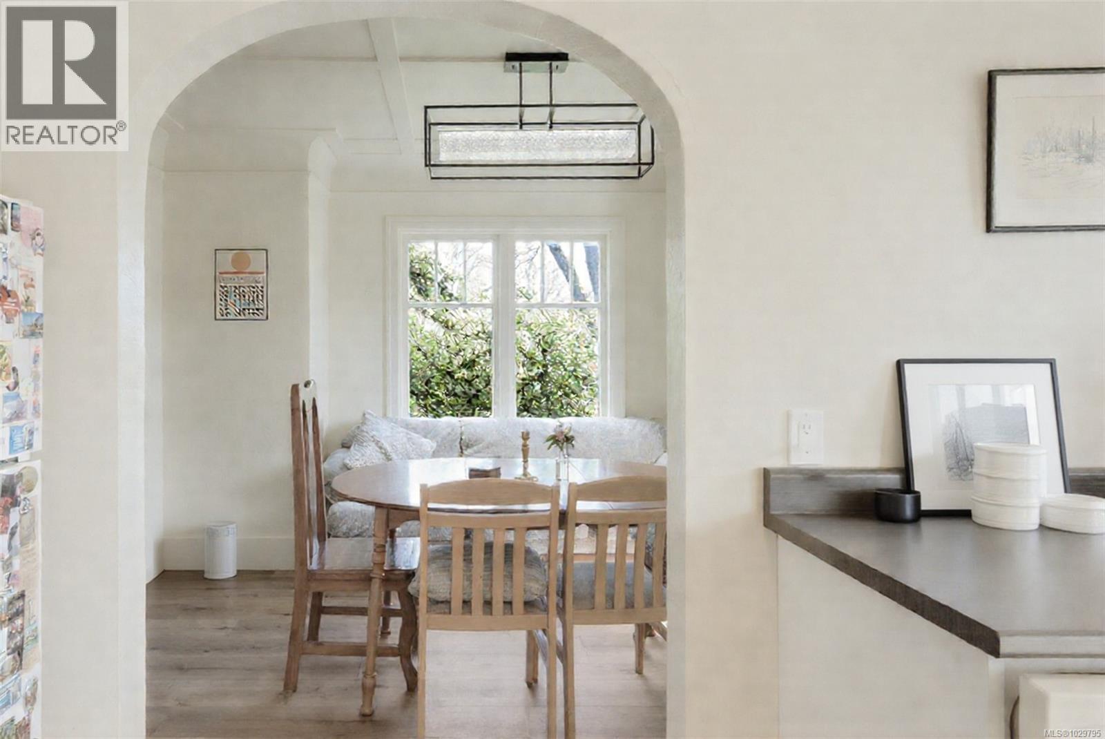 3364 Cook St, Saanich, British Columbia