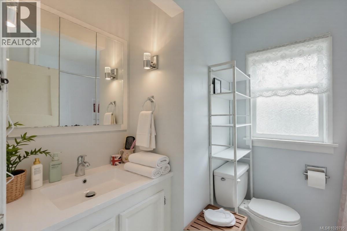 3364 Cook St, Saanich, British Columbia  V8X 1A8 - Photo 13 - 1029795