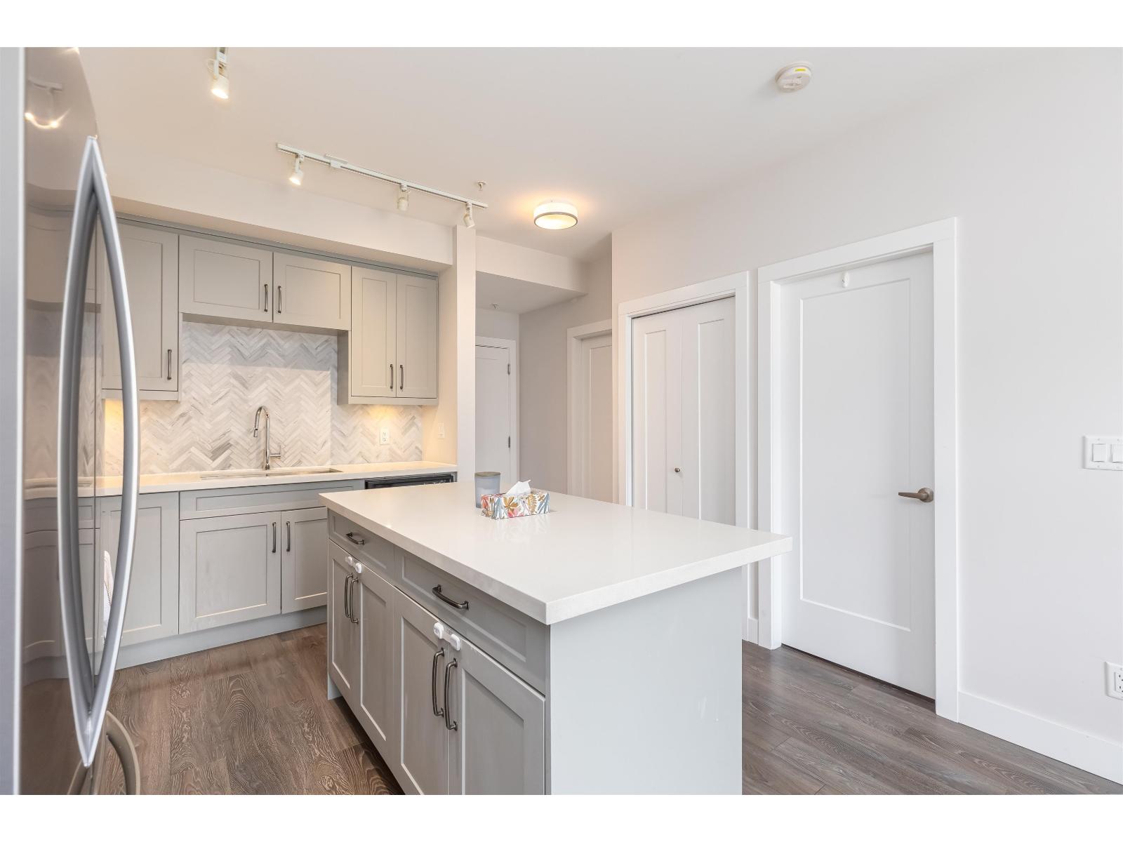 303 14605 Mcdougall Drive, Surrey, British Columbia  V4P 0G7 - Photo 6 - R3116925