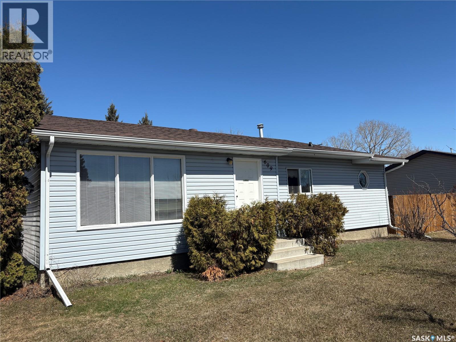 609 2nd Street S, Martensville, Saskatchewan  S0K 0A2 - Photo 2 - SK034034