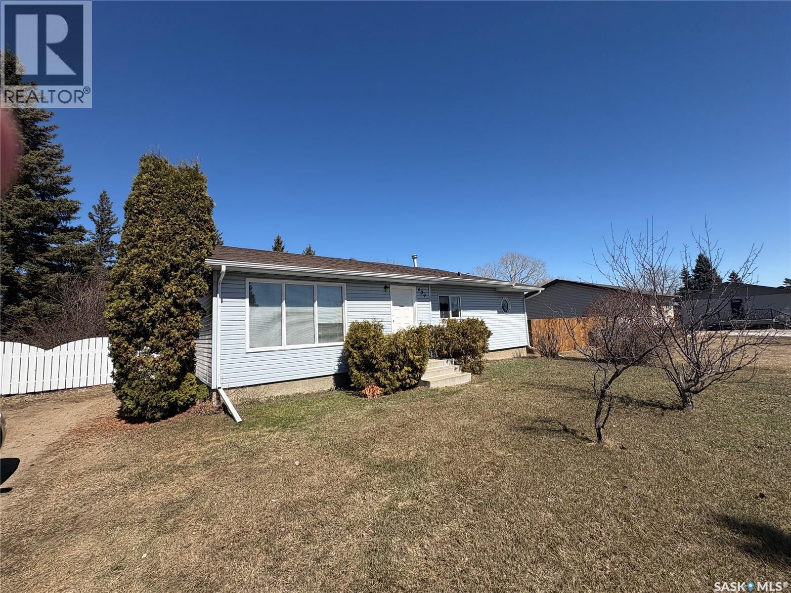 609 2nd Street S, Martensville, Saskatchewan  S0K 0A2 - Photo 3 - SK034034