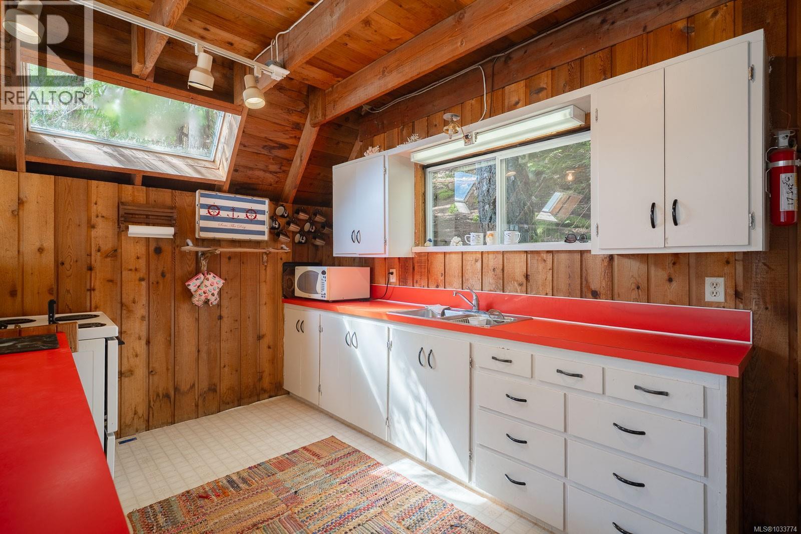 18600 Pacific Rim Hwy, Port Alberni, British Columbia  V9Y 8Z9 - Photo 9 - 1033774