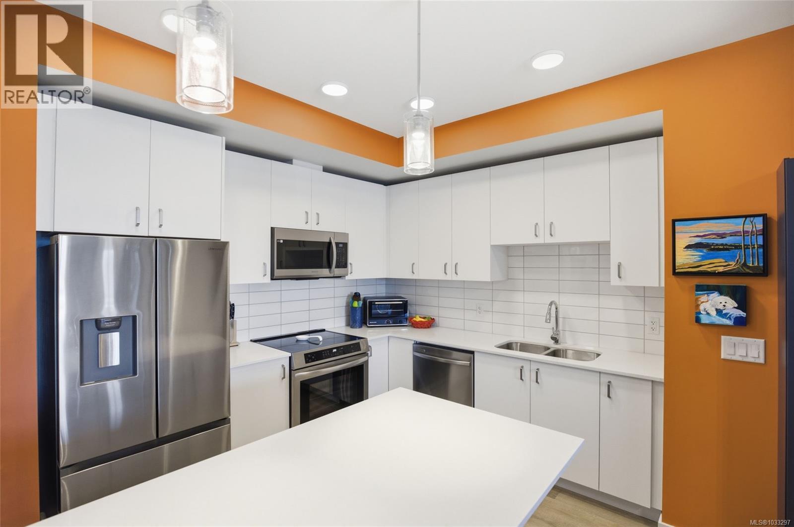 305 120 Jensen Ave W, Parksville, British Columbia  V9P 0H6 - Photo 4 - 1033297