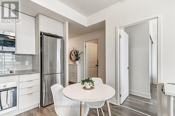 901 - 297 Oak Walk Drive, Oakville, Ontario  L6H 6Z3 - Photo 10 - W13054526