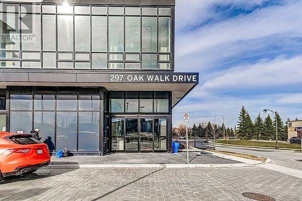 901 - 297 Oak Walk Drive, Oakville, Ontario  L6H 6Z3 - Photo 3 - W13054526
