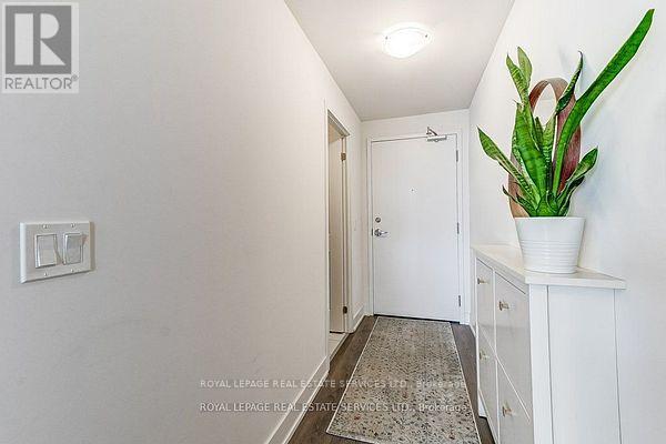 901 - 297 Oak Walk Drive, Oakville, Ontario  L6H 6Z3 - Photo 5 - W13054526