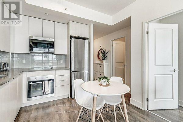 901 - 297 Oak Walk Drive, Oakville, Ontario  L6H 6Z3 - Photo 8 - W13054526