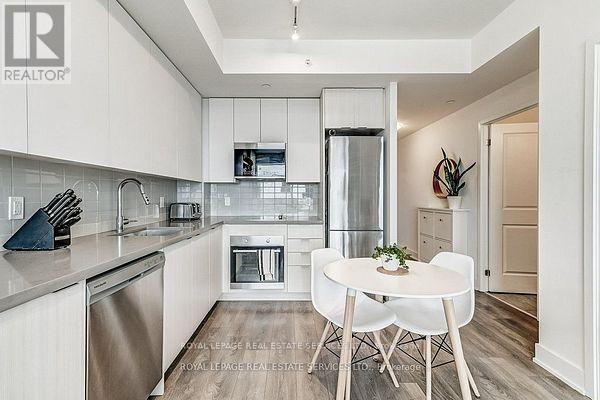 901 - 297 Oak Walk Drive, Oakville, Ontario  L6H 6Z3 - Photo 9 - W13054526