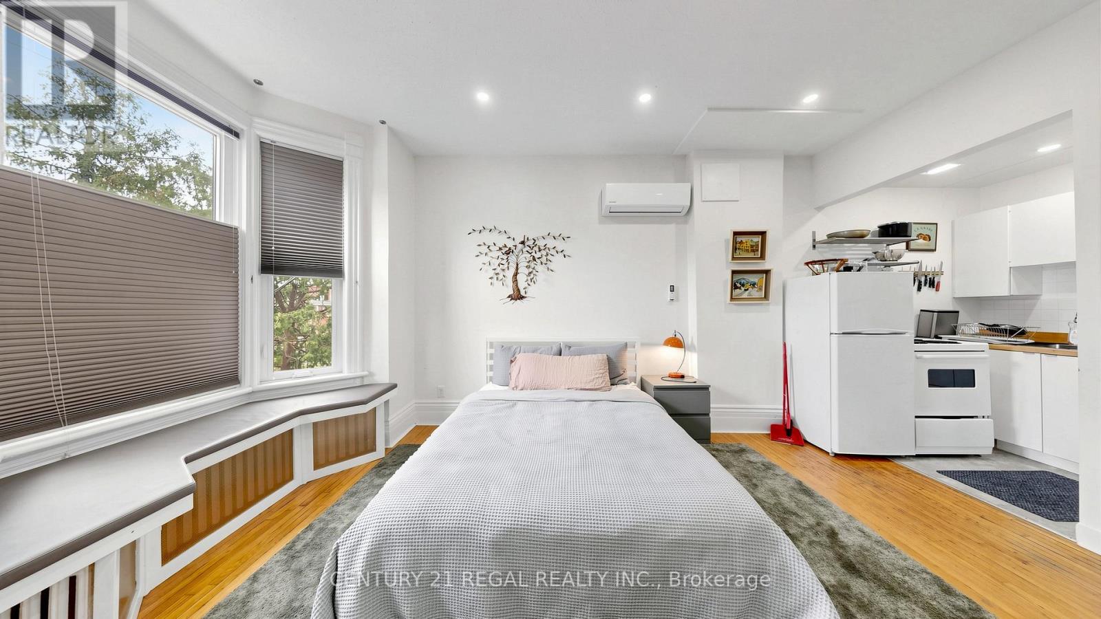 26 Macdonell Avenue, Toronto, Ontario  M6R 2A2 - Photo 13 - W13054552