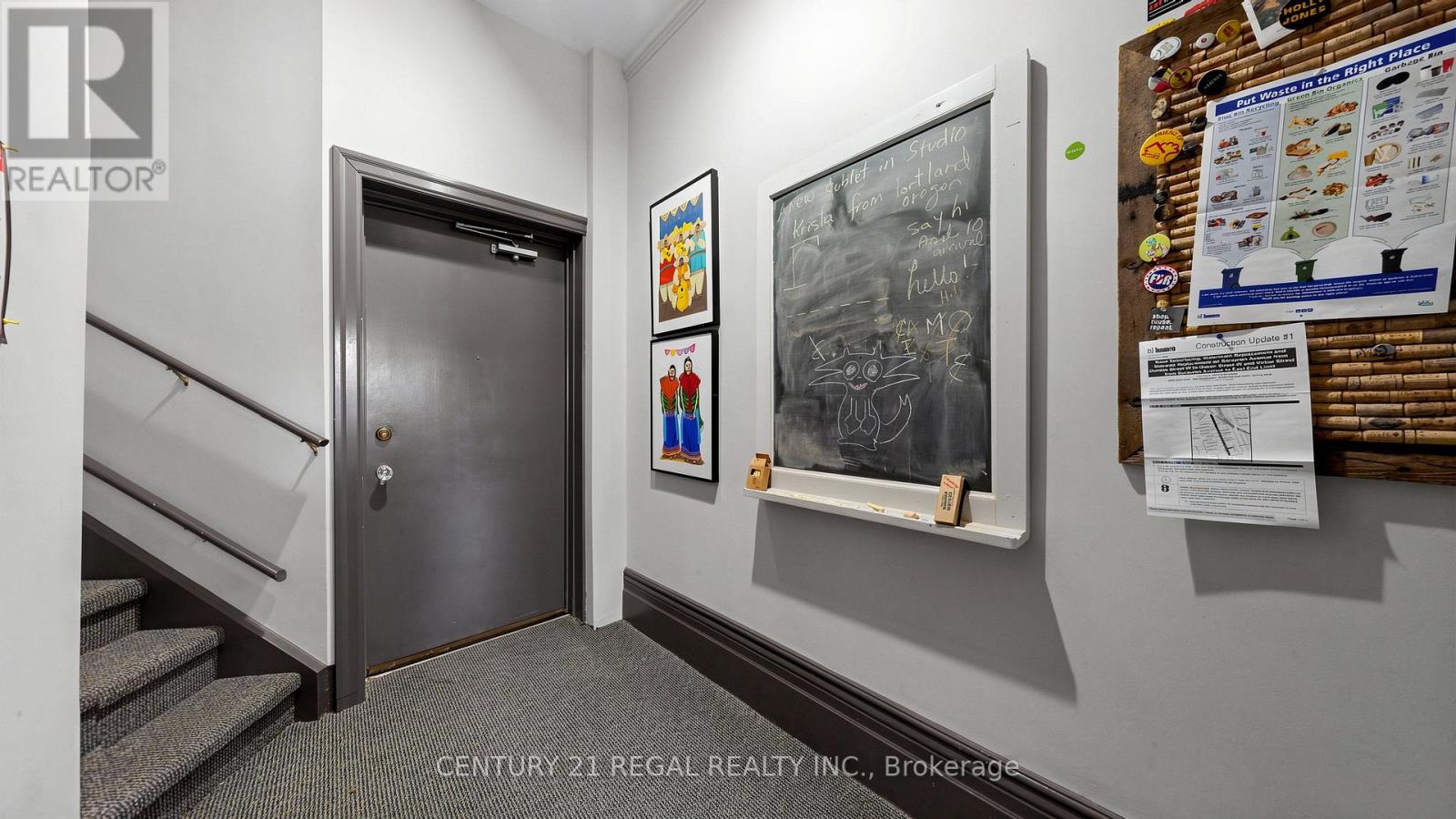 26 Macdonell Avenue, Toronto, Ontario  M6R 2A2 - Photo 18 - W13054552