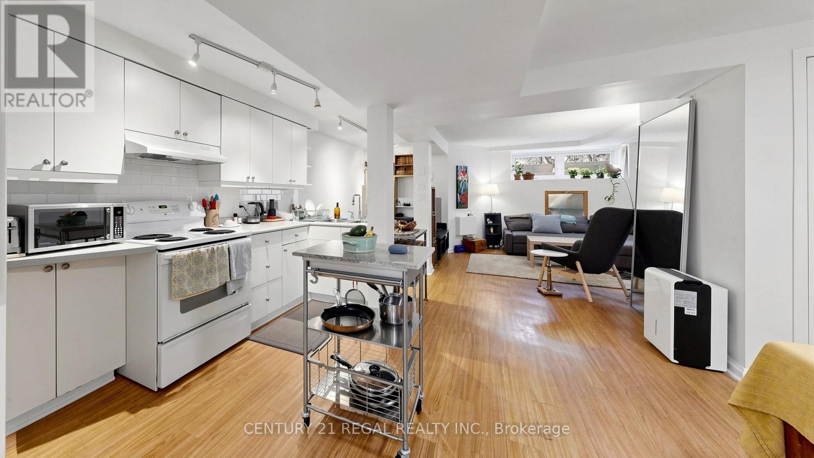 26 Macdonell Avenue, Toronto, Ontario  M6R 2A2 - Photo 24 - W13054552