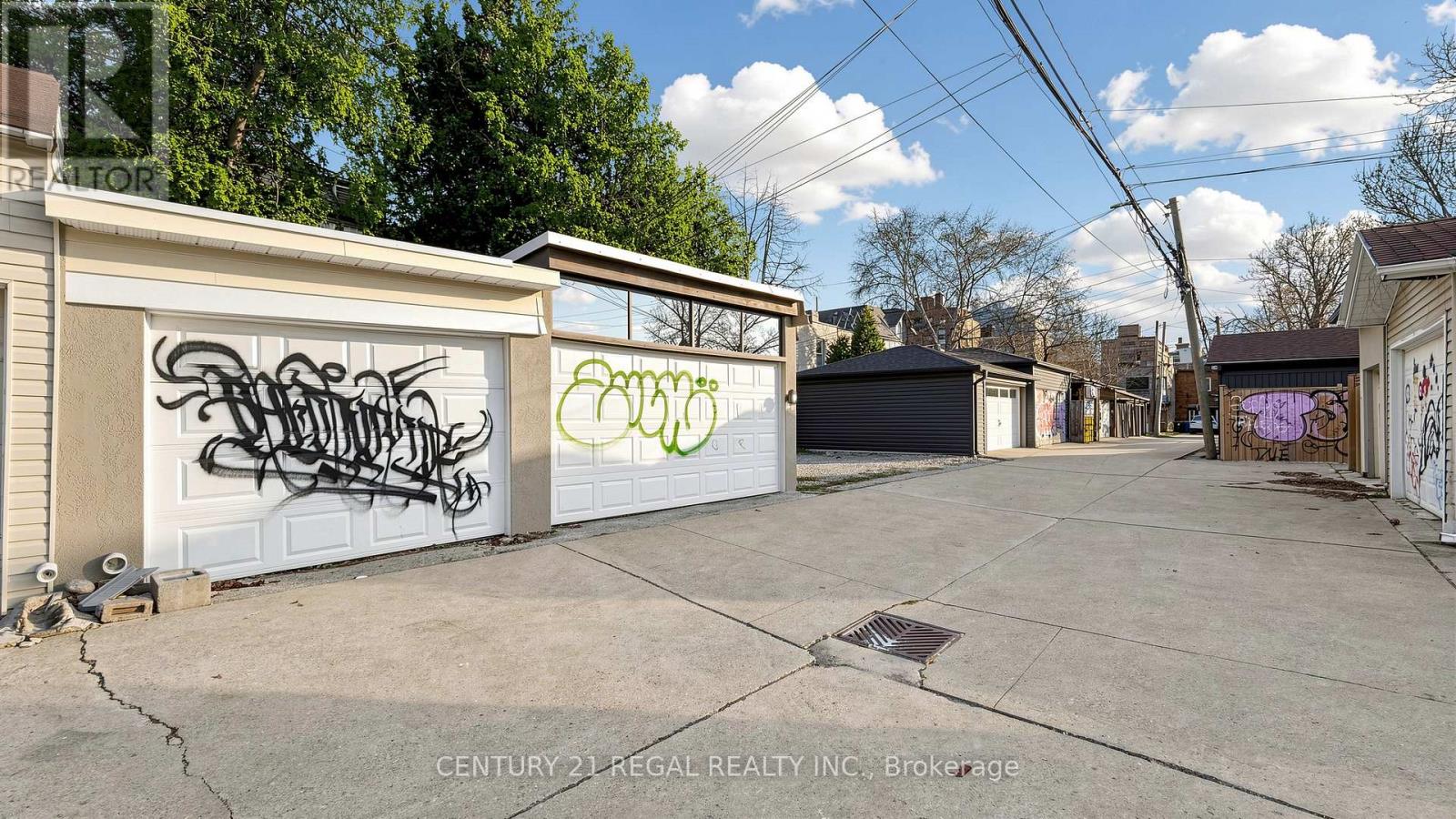 26 Macdonell Avenue, Toronto, Ontario  M6R 2A2 - Photo 34 - W13054552