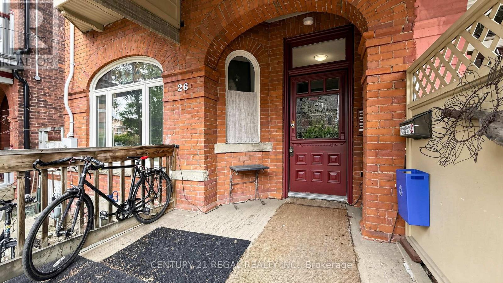 26 Macdonell Avenue, Toronto, Ontario  M6R 2A2 - Photo 4 - W13054552