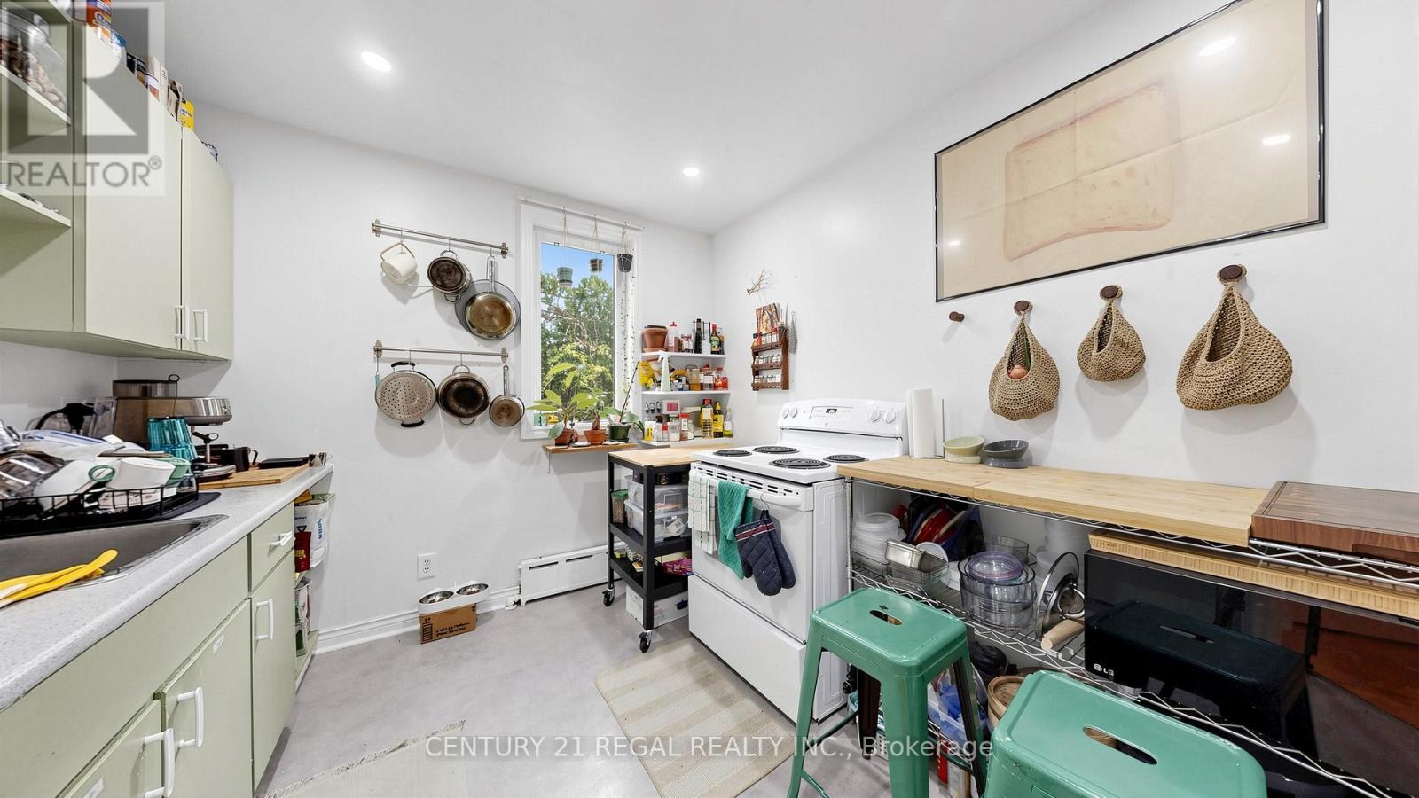 26 Macdonell Avenue, Toronto, Ontario  M6R 2A2 - Photo 7 - W13054552